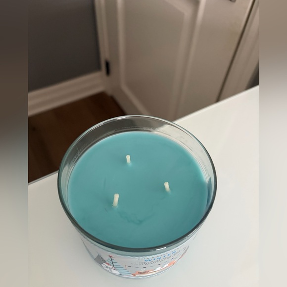 Bath & Body Works Winter Candle - Blue - Picture 3 of 5